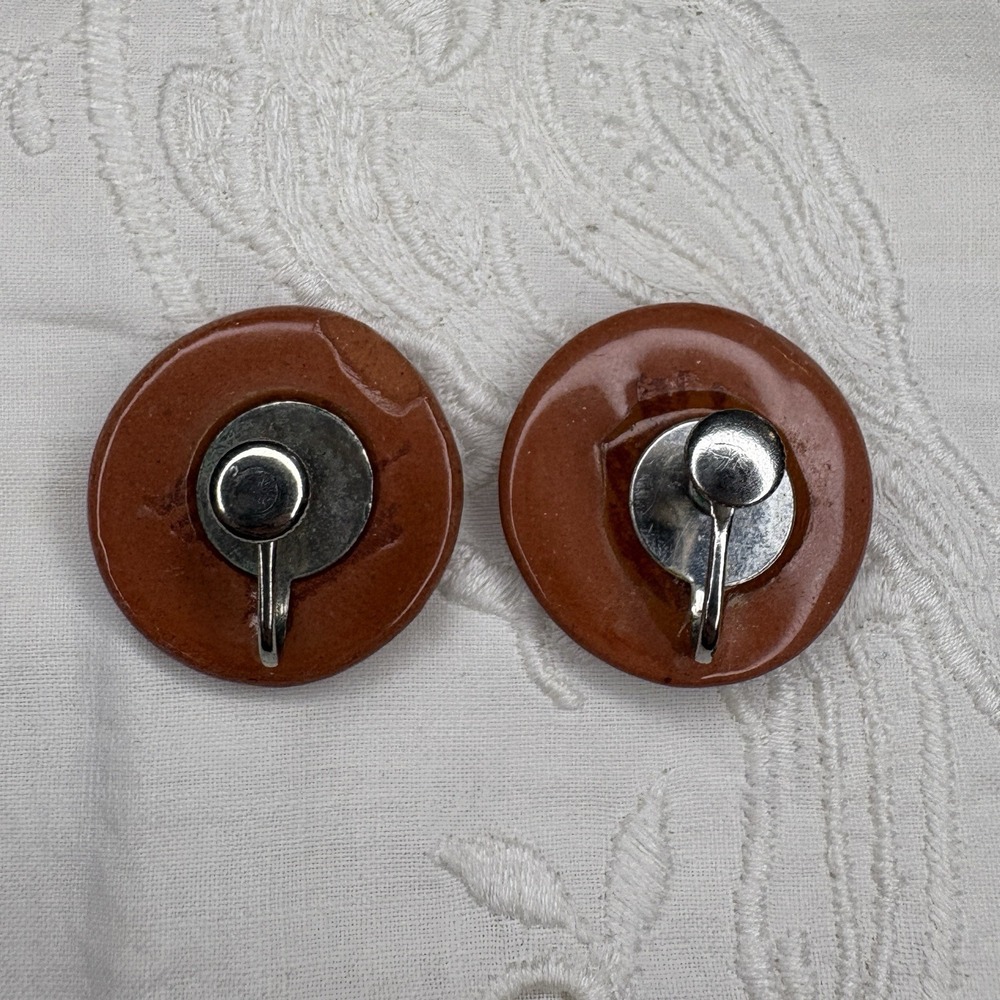 Vintage Folk Art Redware Pottery Bird with Flower Screw Back Round Earrings - Picture 3 of 4